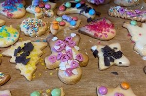 bunt verzierte Pl&auml;tzchen
